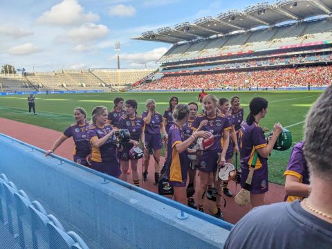 Team getting ready to step on pitch