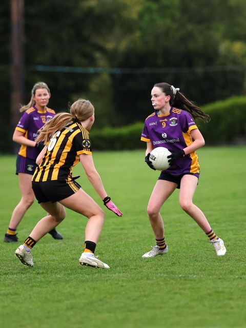 No 9 avoids a tackle